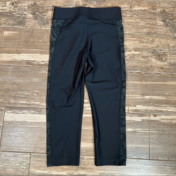 Under Armour Capri's - Medium - Picture 8 of 9